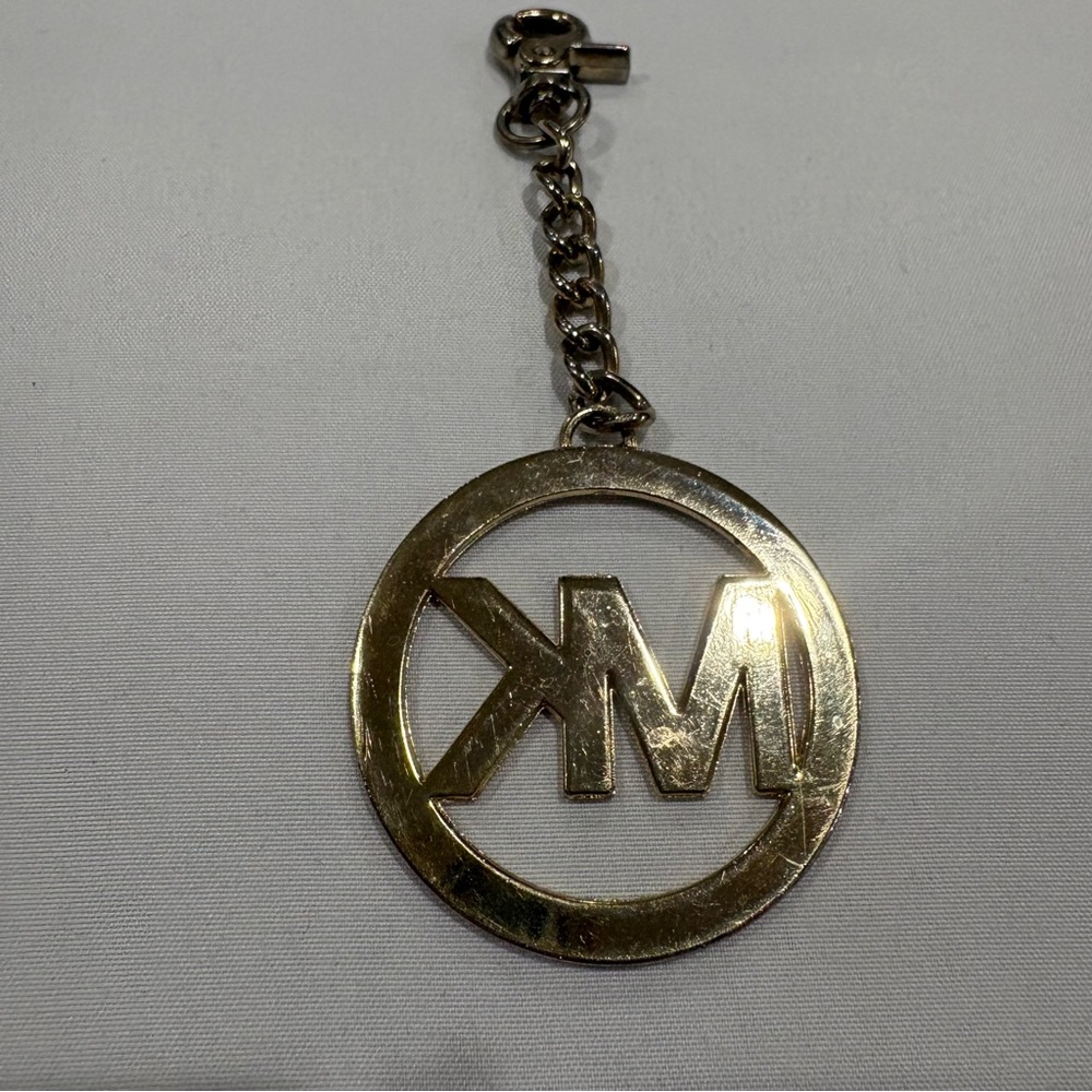 Michael Kors MK Logo Gold Tone Keychain Bag Charm Round Medallion - Picture 3 of 4